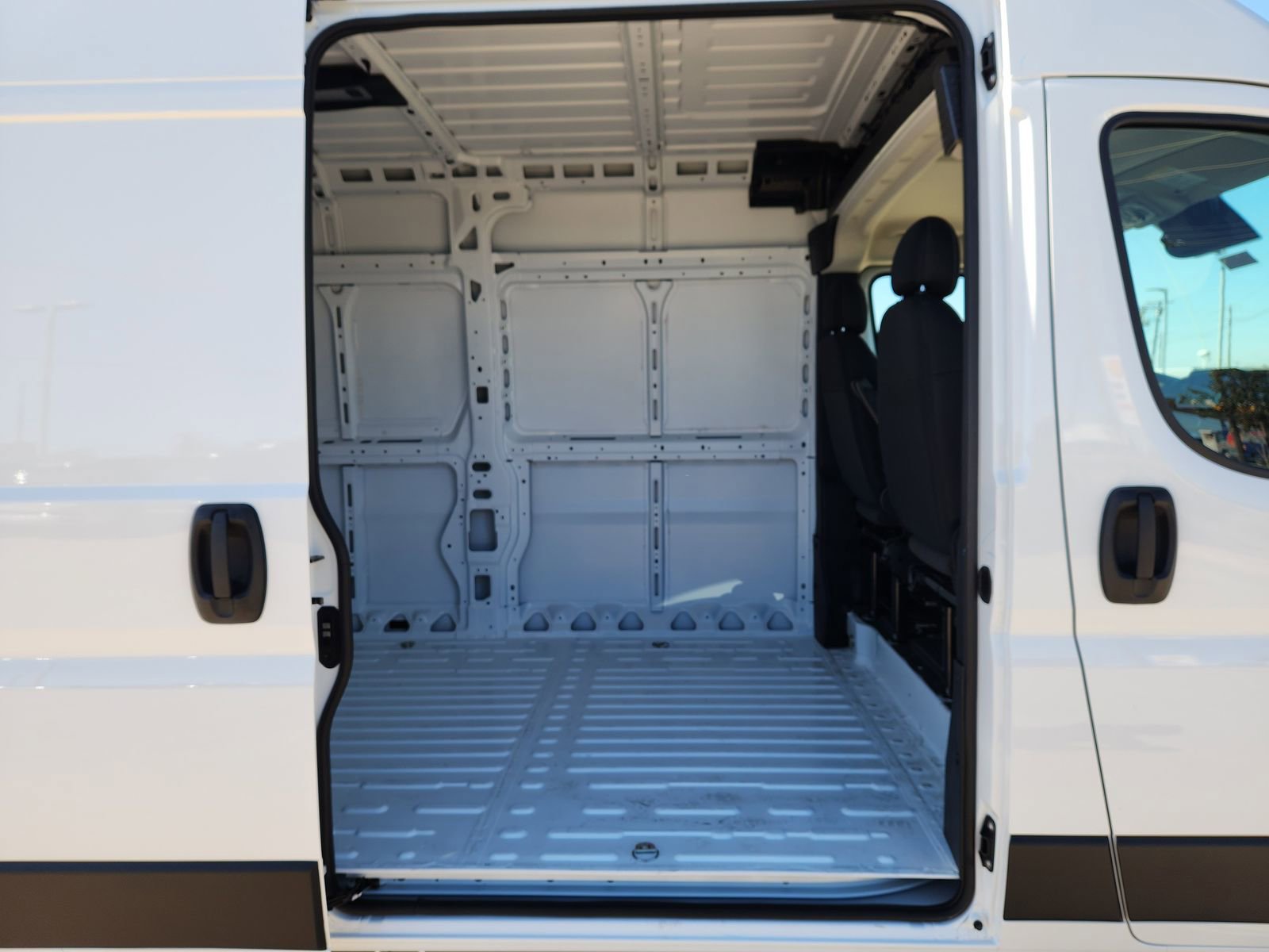 New 2026 RAM ProMaster 2500 w/ Convenience Group image 24