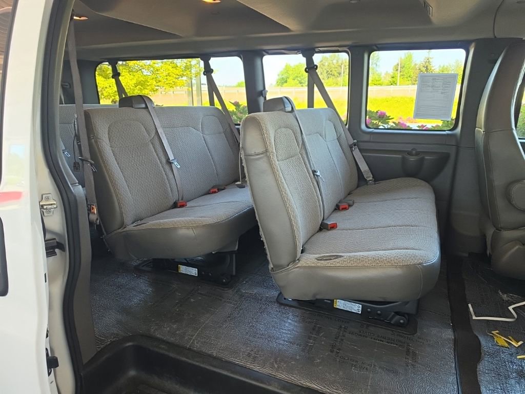 Used 2025 Chevrolet Express 3500 LT w/ LT Preferred Equipment Group RWD image 5