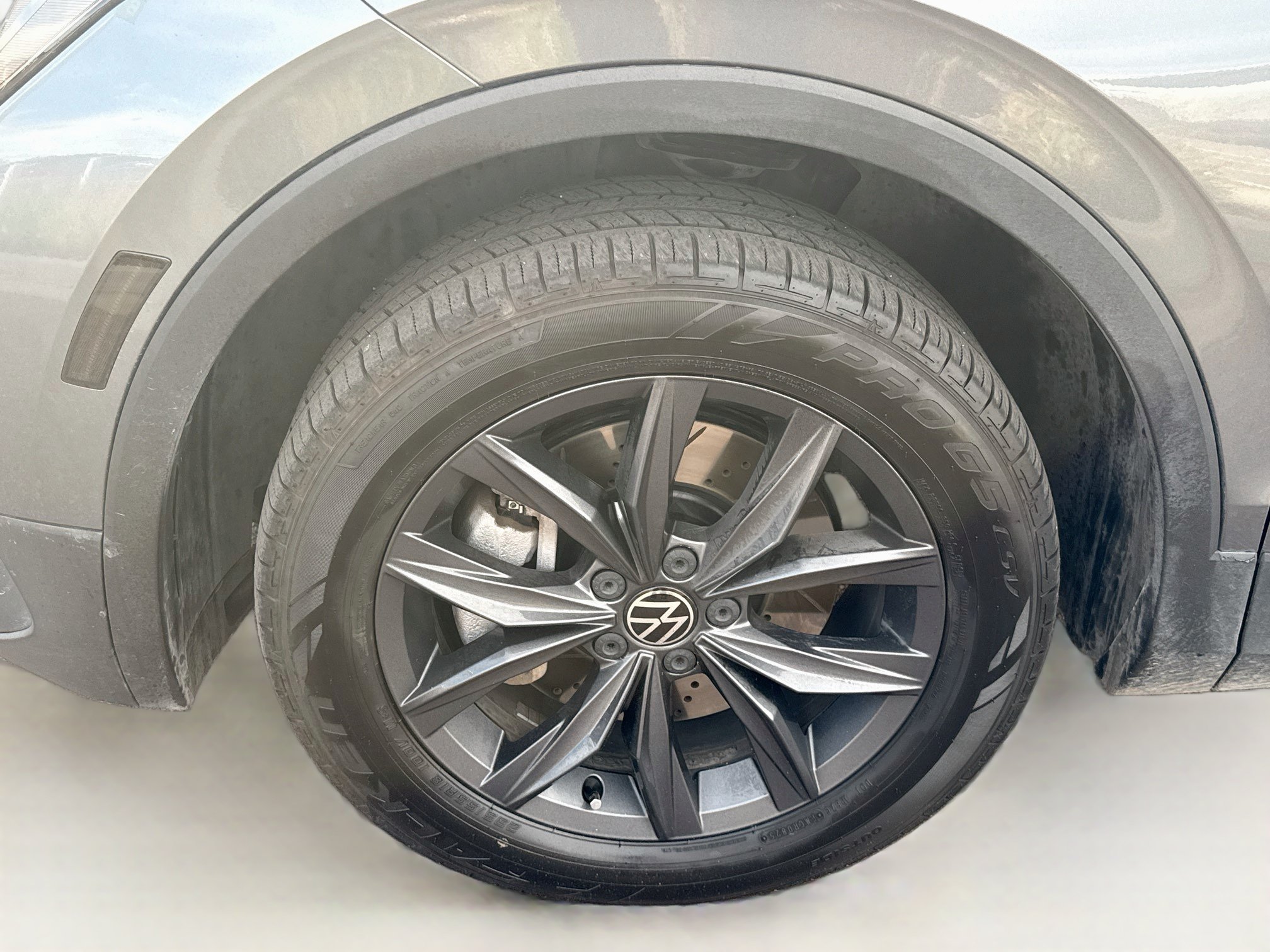 Used 2022 Volkswagen Tiguan SE w/ Panoramic Sunroof Package AWD/4WD image 11