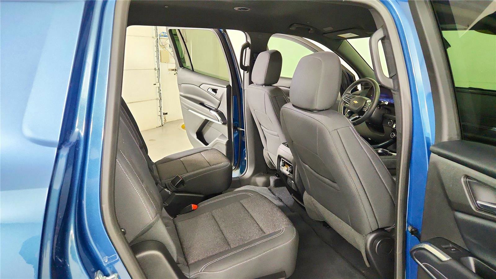 Used 2025 Chevrolet Traverse LT w/ Driver Confidence Package image 34