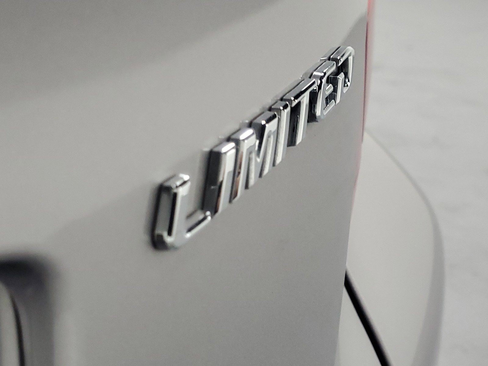Used 2019 Toyota C-HR Limited FWD image 10