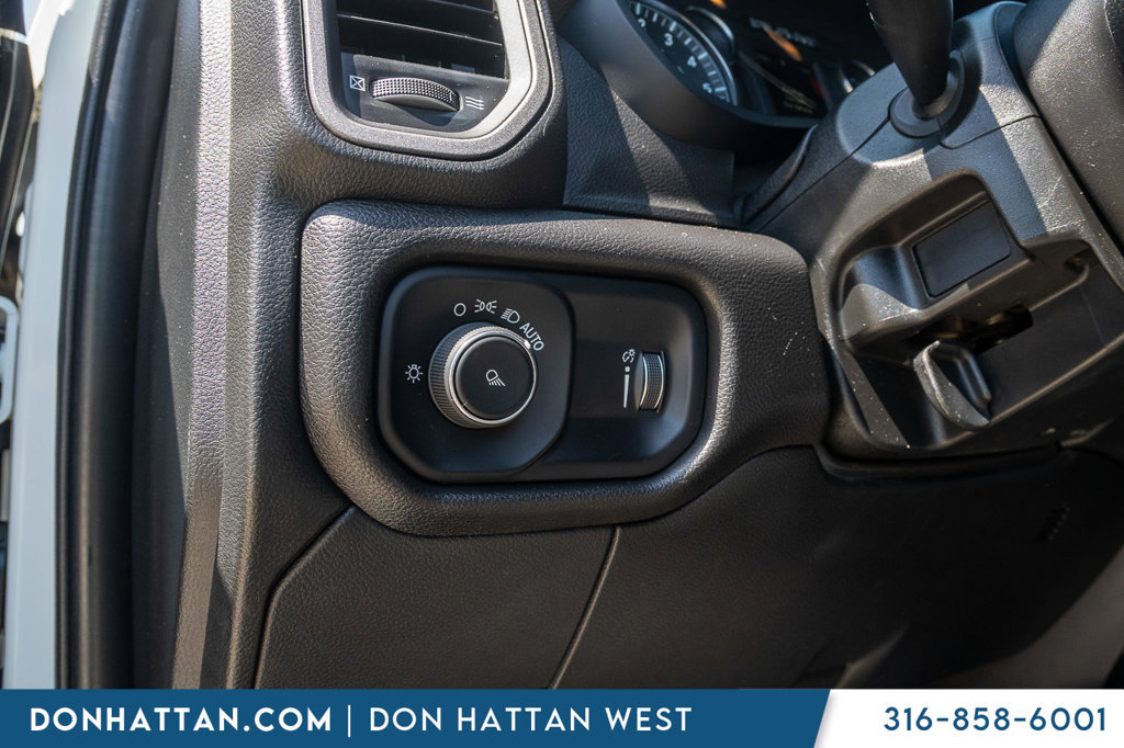 Used 2024 RAM 3500 Tradesman w/ Chrome Appearance Group AWD/4WD image 17