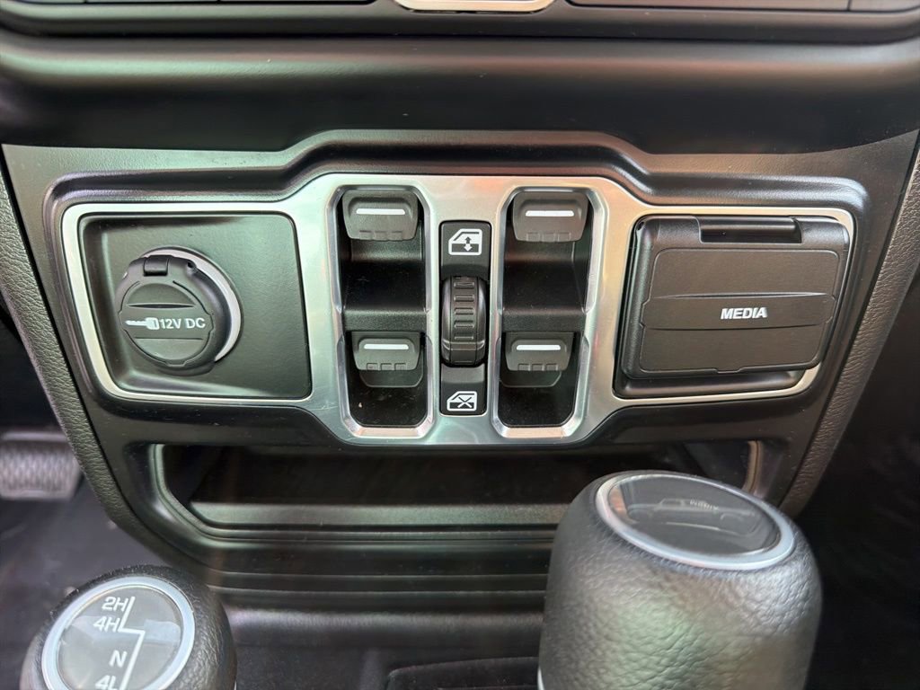 Used 2020 Jeep Gladiator Overland image 39