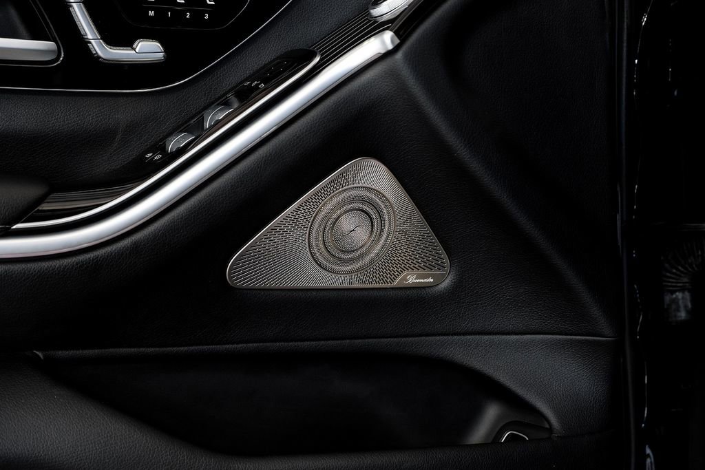 Used 2022 Mercedes-Benz S 580 4MATIC Sedan w/ AMG Line Package image 41