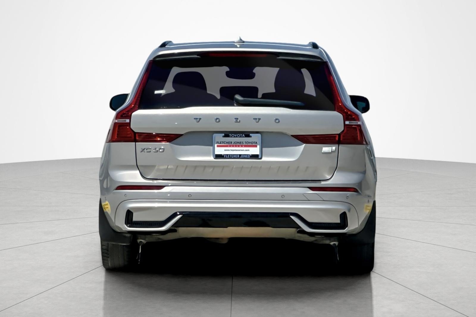 Used 2022 Volvo XC60 T8 R-Design w/ Advanced Package AWD/4WD image 4