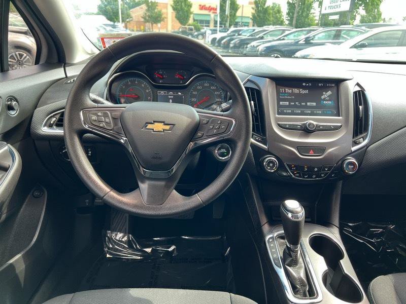 Used 2018 Chevrolet Cruze LT w/ Convenience Package FWD image 12