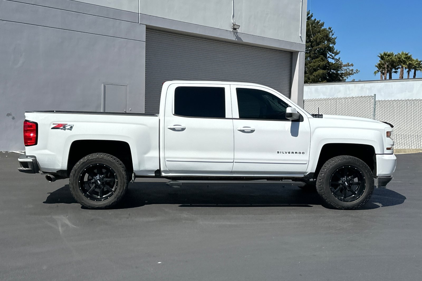 Used 2018 Chevrolet Silverado 1500 LT w/ All Star Edition AWD/4WD image 3