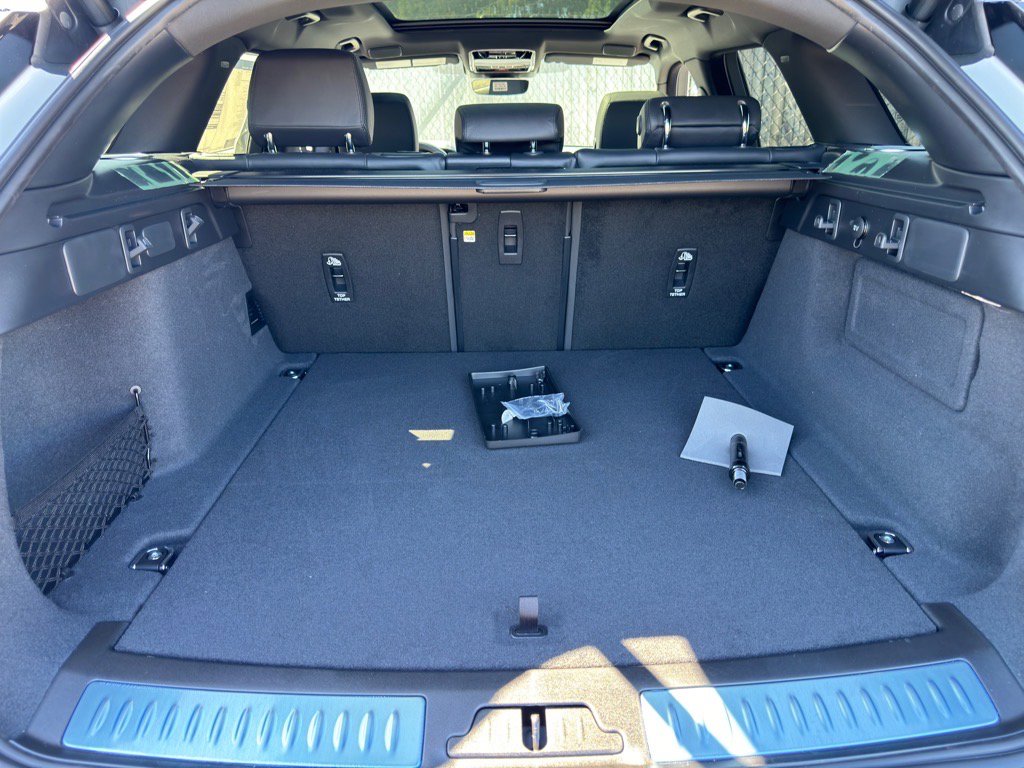 New 2026 Land Rover Range Rover Velar Dynamic SE image 18