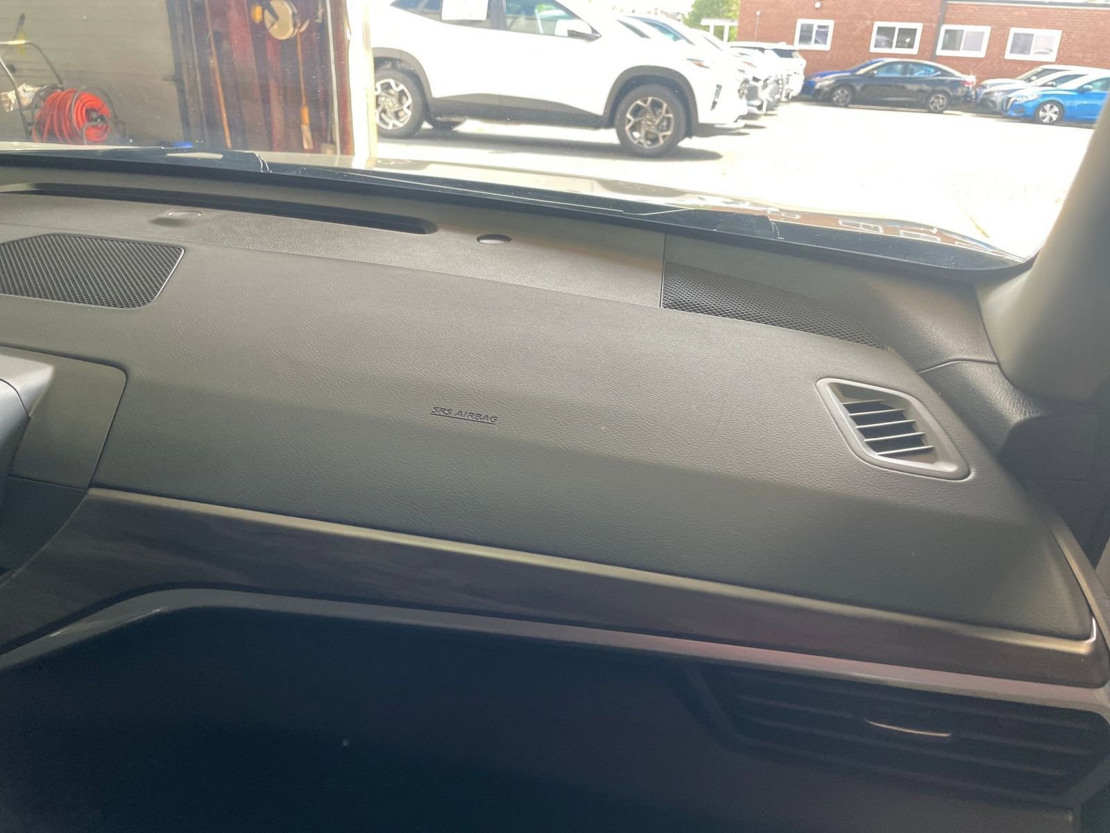 Used 2025 Nissan Altima 2.5 SV FWD image 36