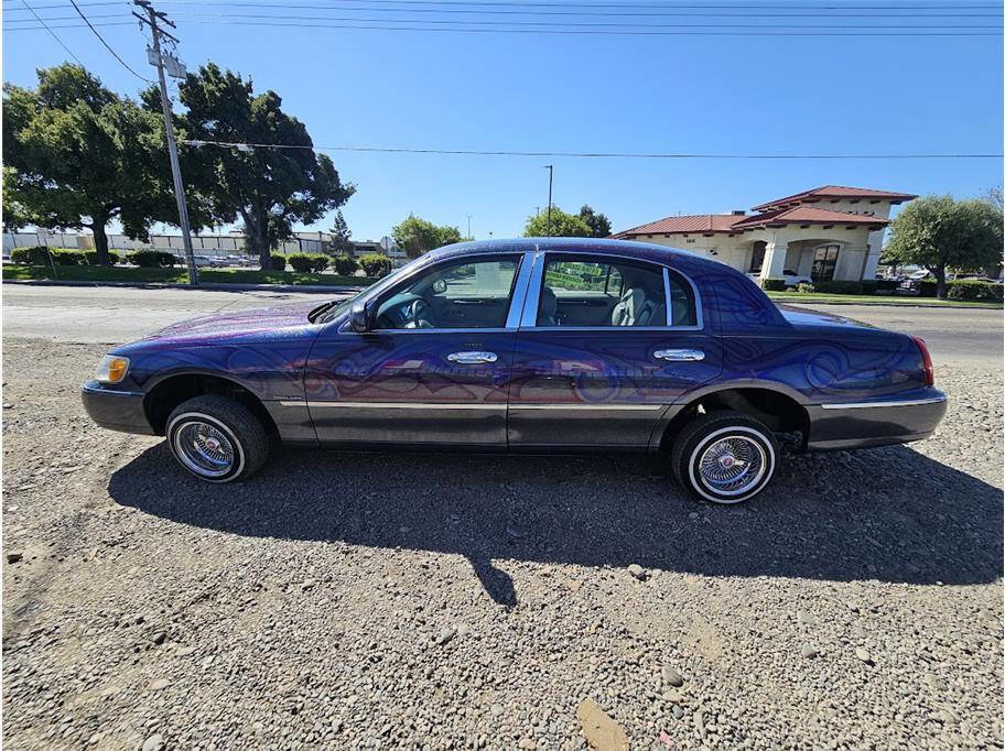 Used 1999 Lincoln Town Car Executive image 8