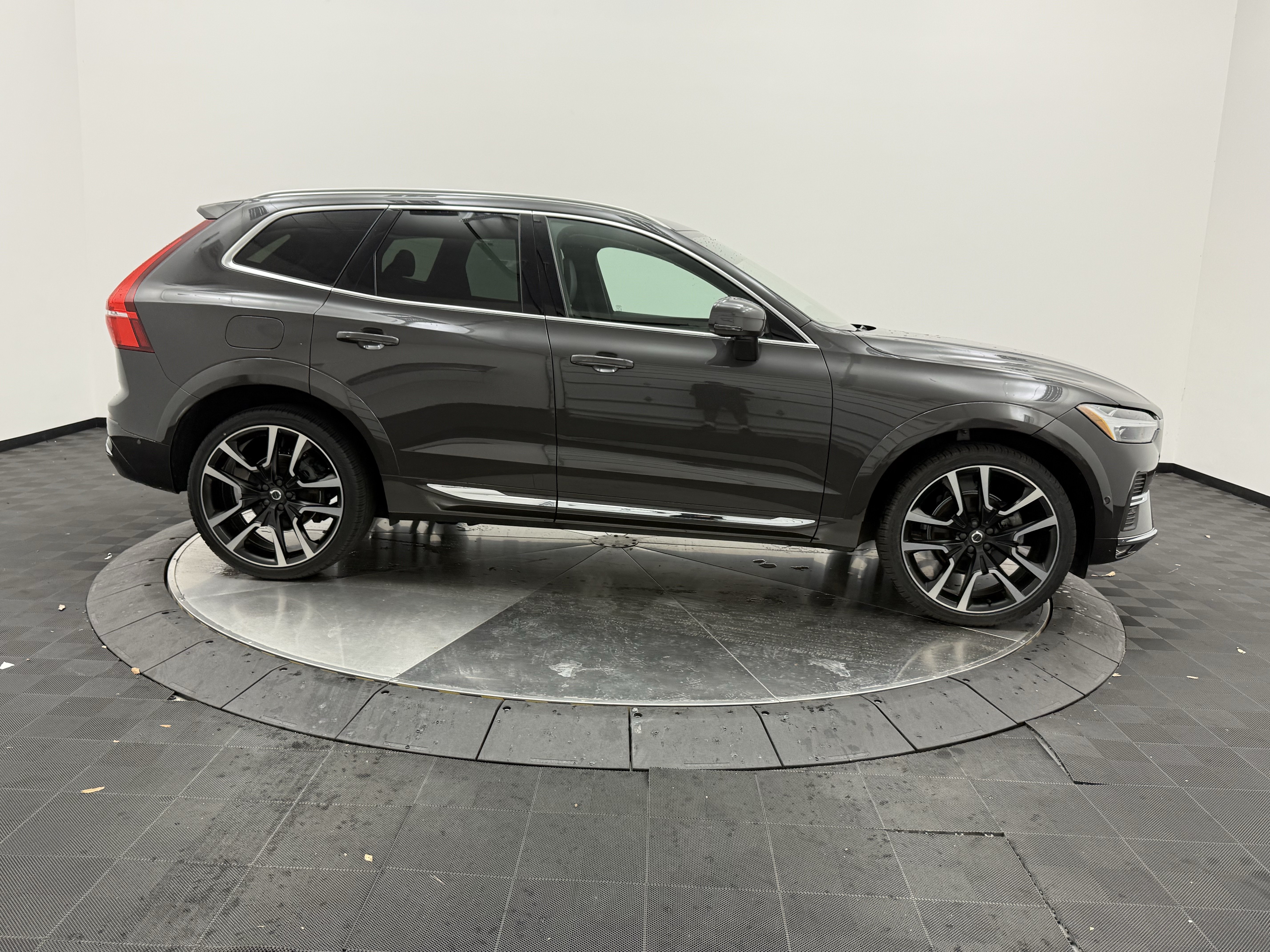 Certified 2023 Volvo XC60 B5 Ultimate AWD/4WD image 8