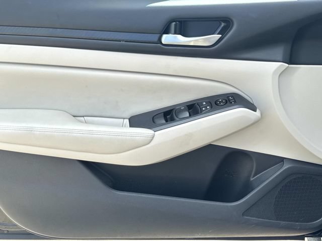 Used 2025 Nissan Altima 2.5 SV FWD image 25