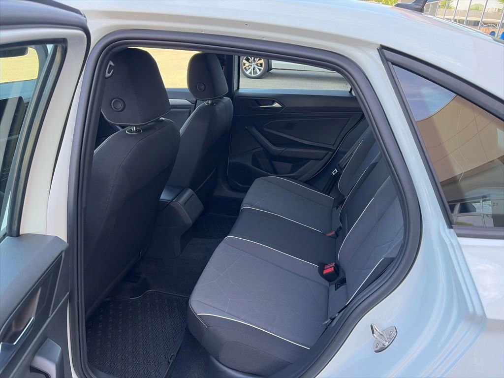 Certified 2025 Volkswagen Jetta Sport FWD image 13
