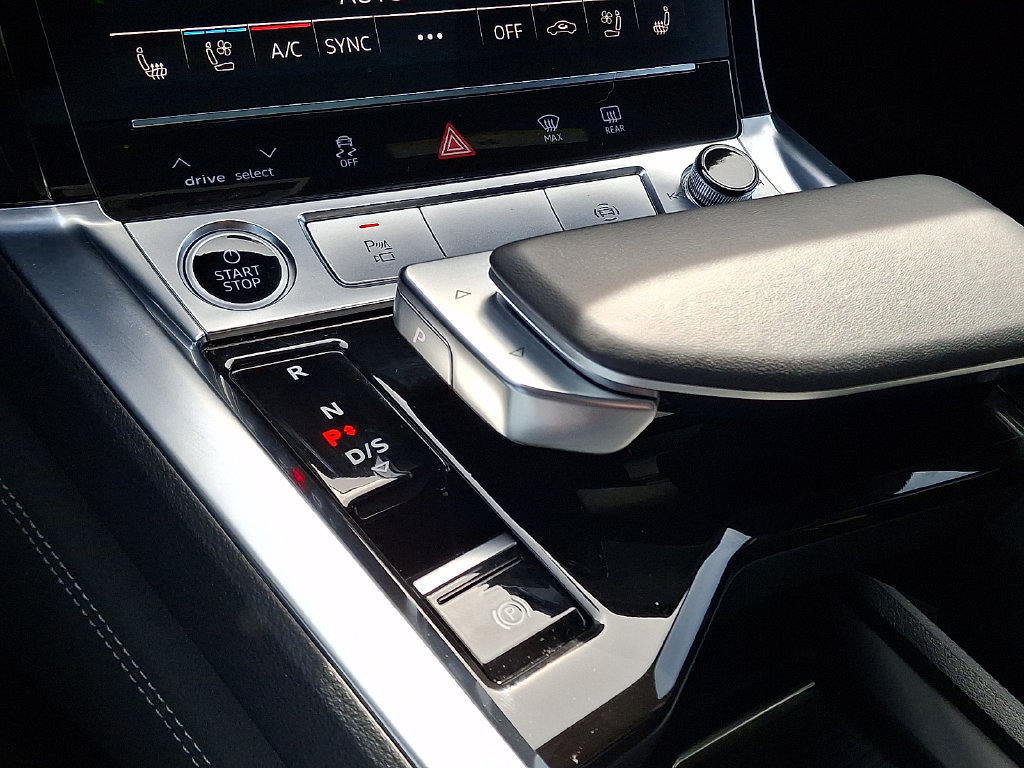 Used 2024 Audi Q8 e-tron Premium Plus AWD/4WD image 15