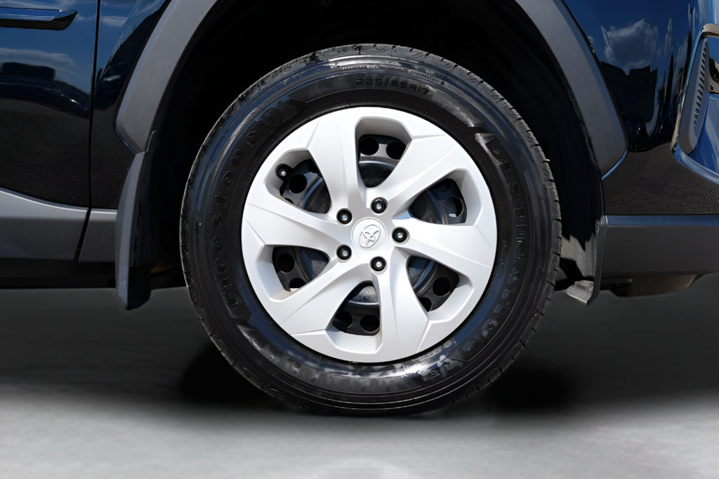 Used 2024 Toyota RAV4 LE AWD/4WD image 9