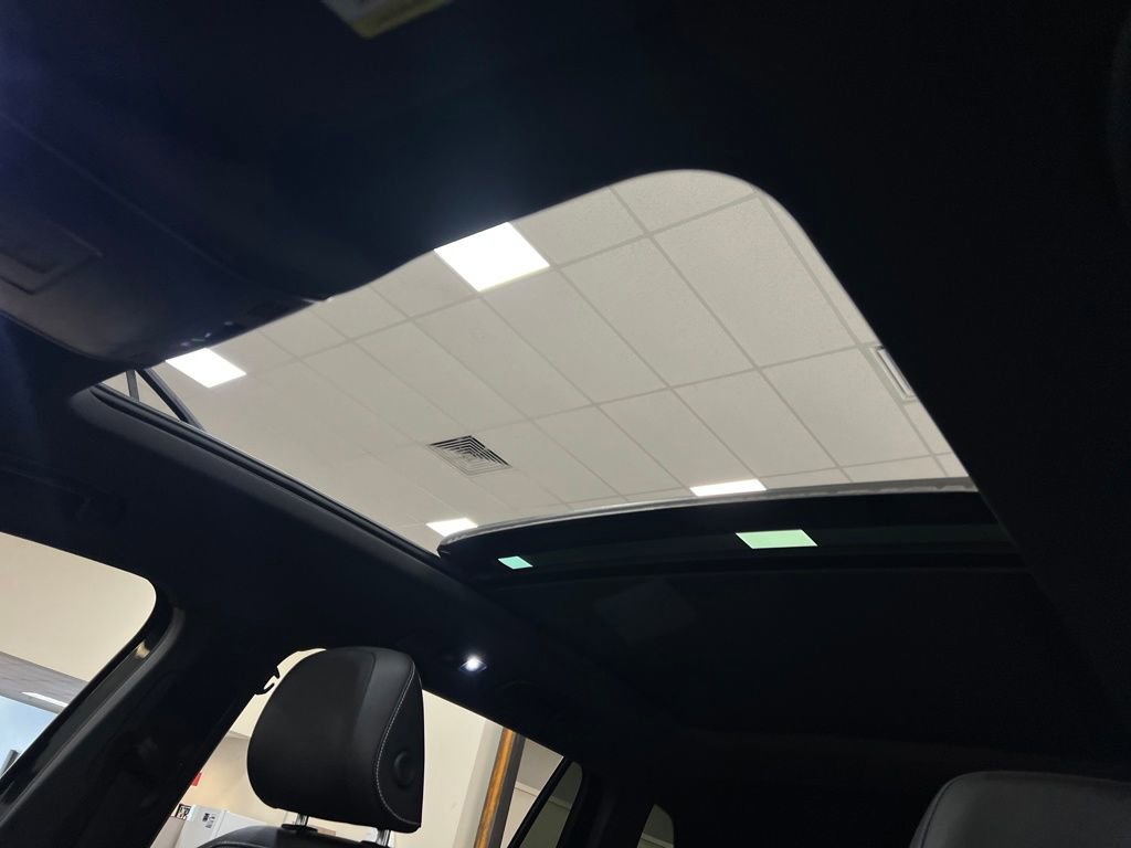 Used 2021 Volkswagen Tiguan SE R-Line image 23