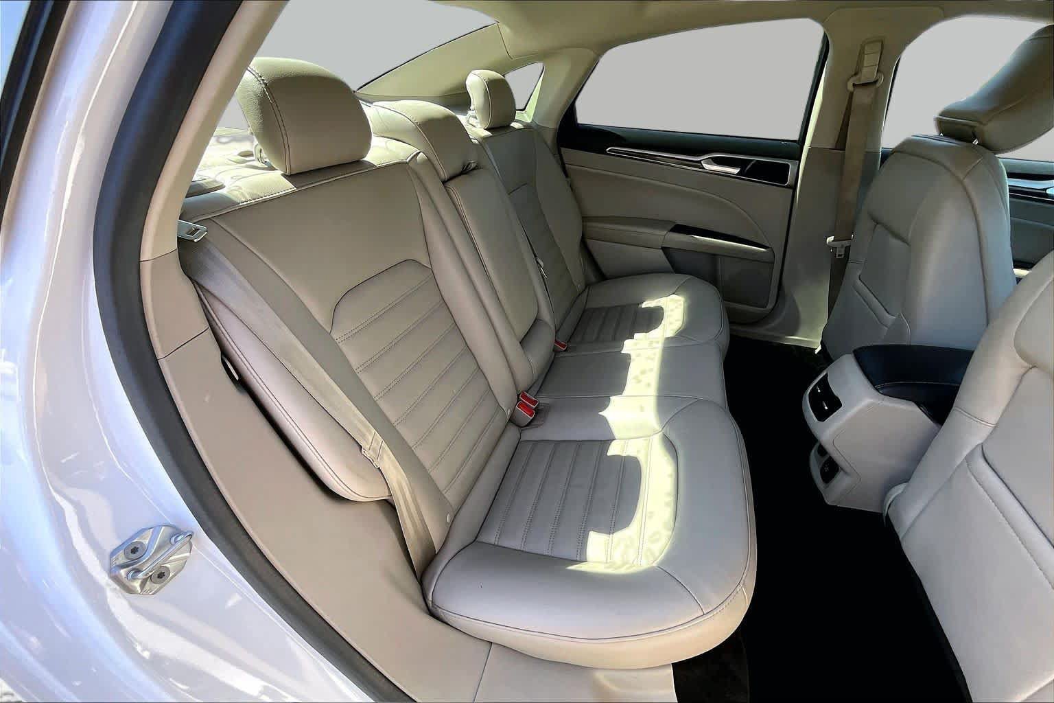 Used 2017 Ford Fusion Energi SE FWD image 19
