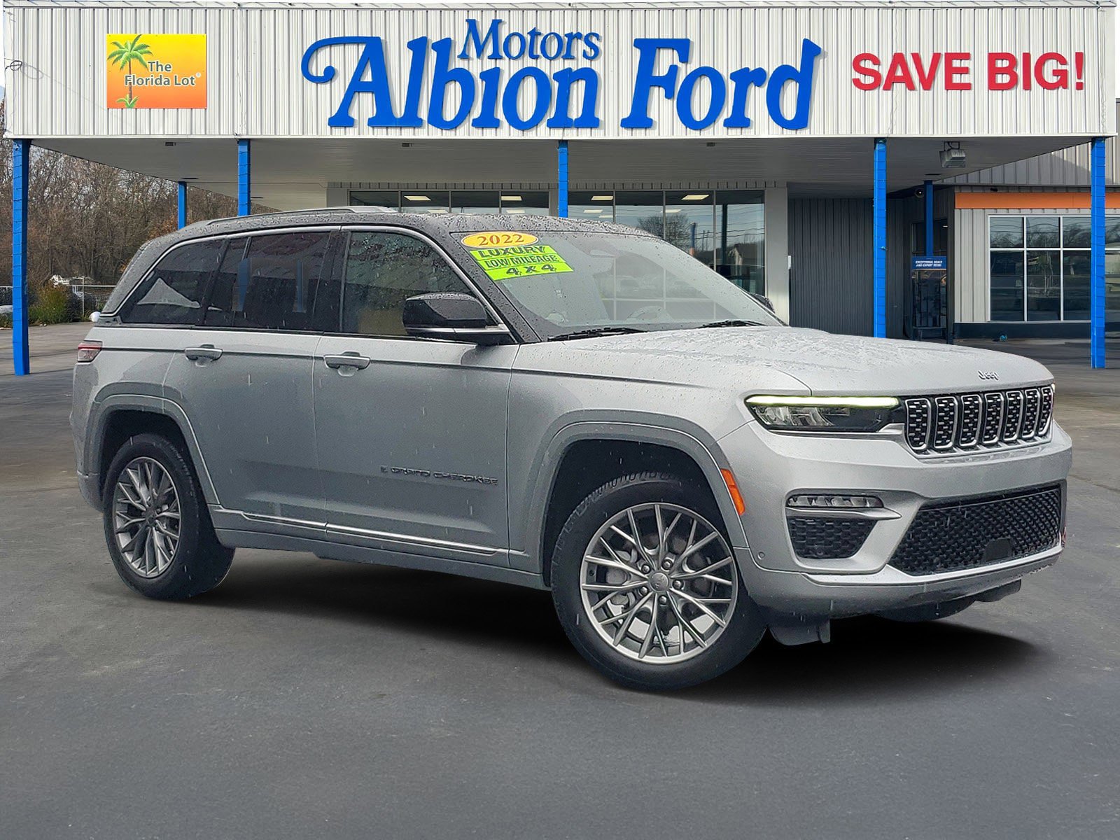 Used 2022 Jeep Grand Cherokee Summit w/ Luxury Tech Group V image 1