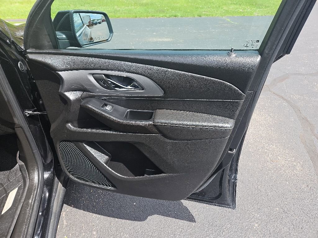 Used 2023 Chevrolet Traverse LT w/ LPO, Floor Liner Package AWD/4WD image 32