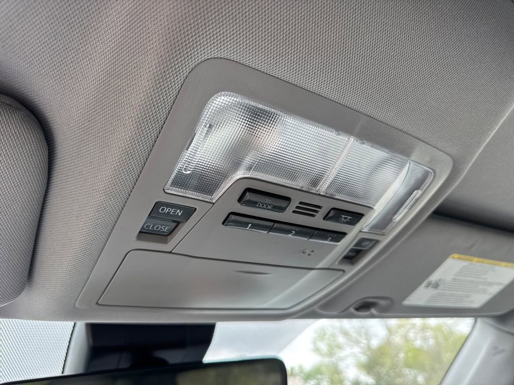 Used 2019 Toyota Highlander XLE FWD image 31