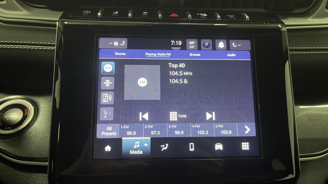 Used 2021 Jeep Grand Cherokee L Laredo w/ Luxury Tech Group I AWD/4WD image 14