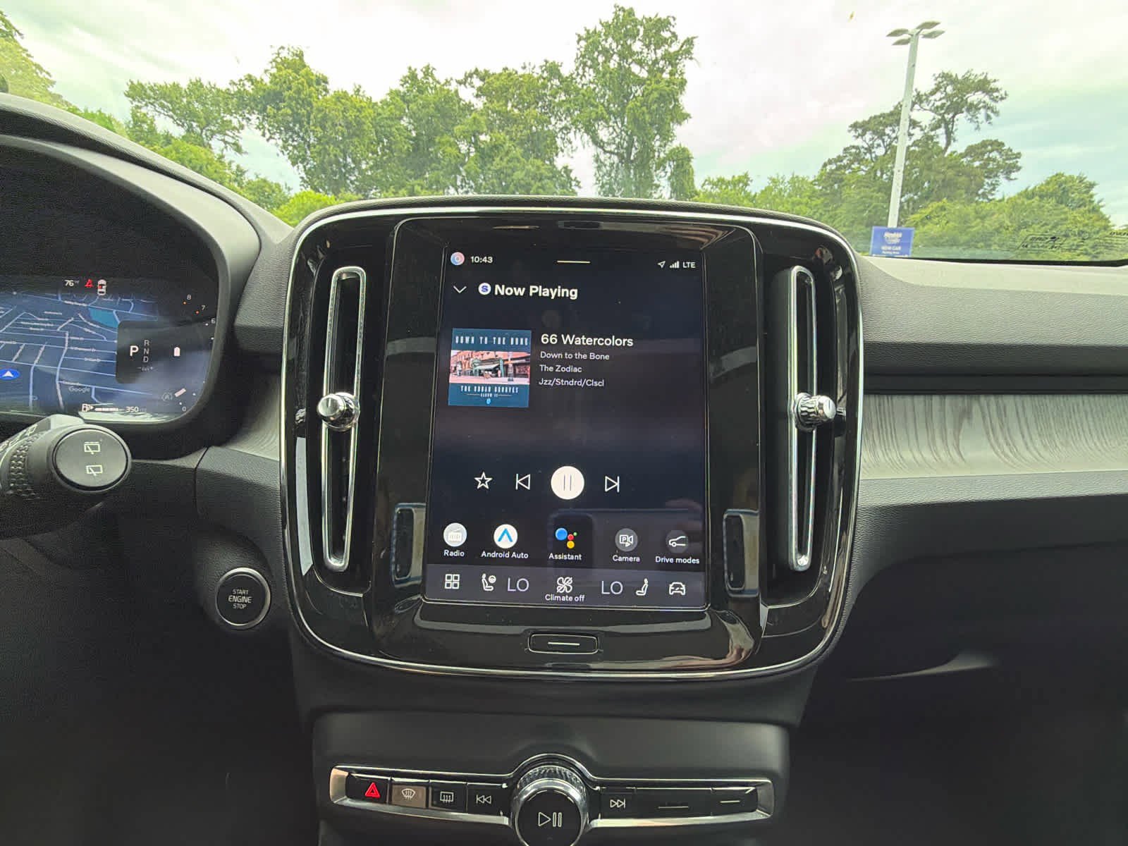 Certified 2025 Volvo XC40 B5 Core AWD/4WD image 30