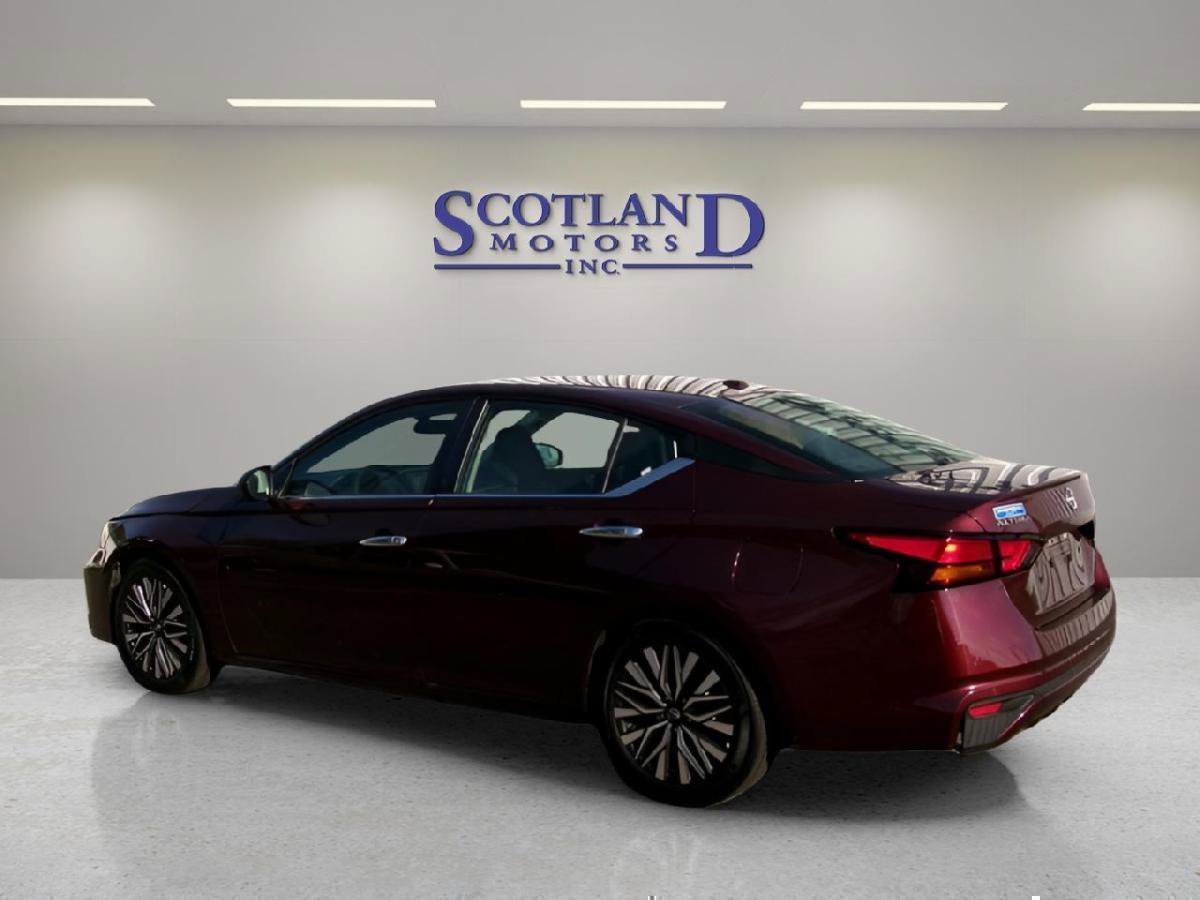 Used 2025 Nissan Altima 2.5 SV FWD image 8