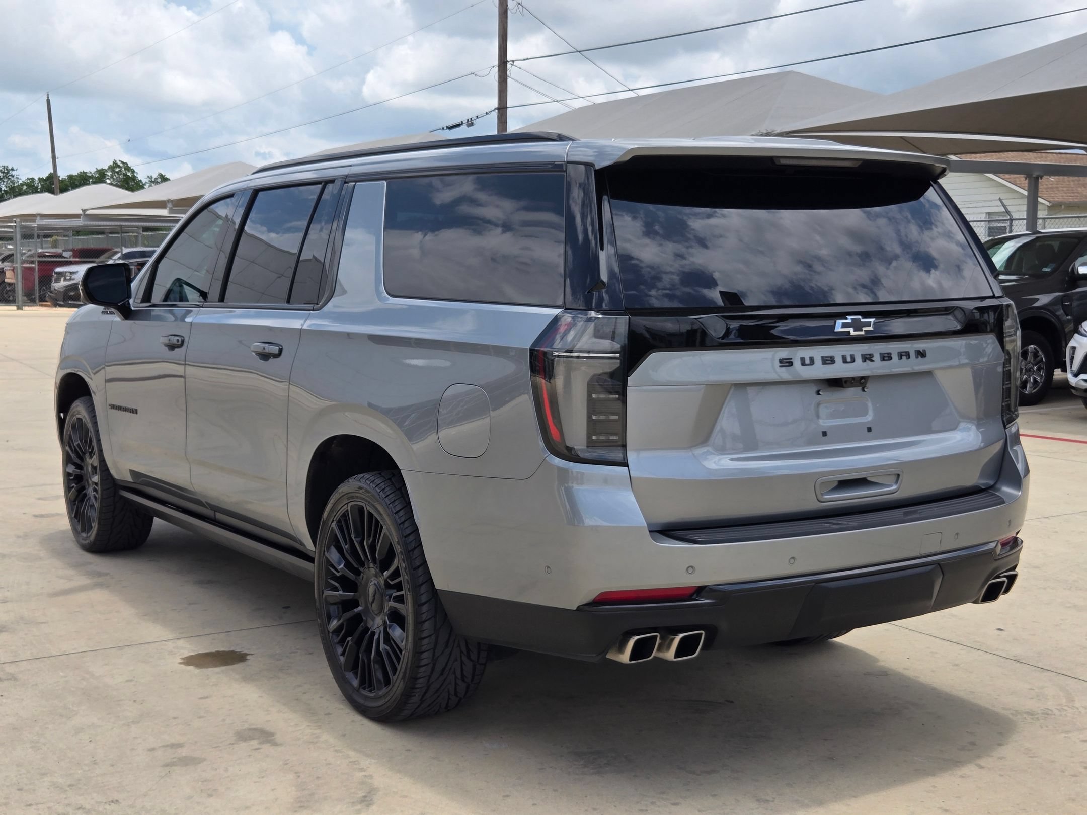 Certified 2025 Chevrolet Suburban High Country AWD/4WD image 5