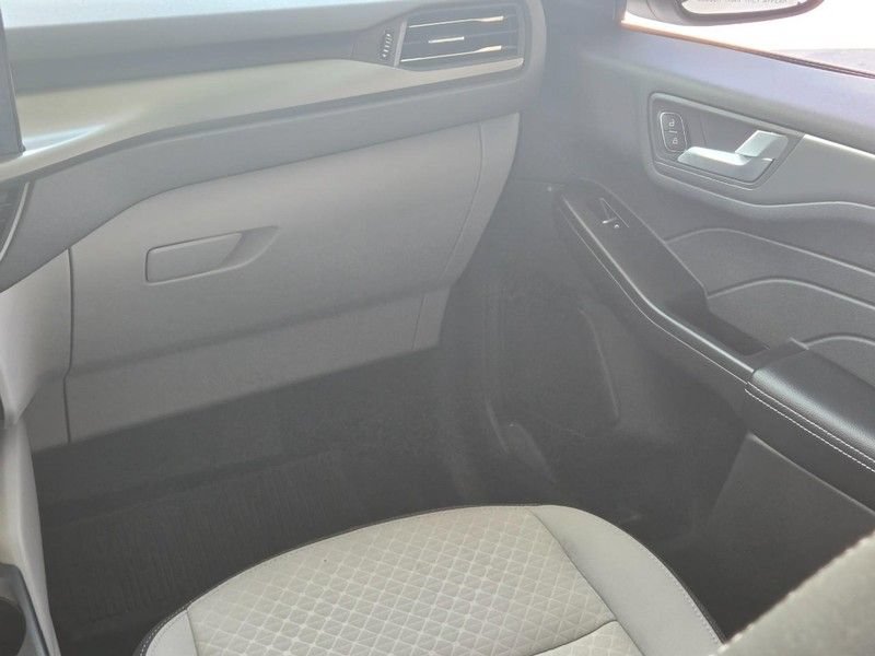 Used 2025 Ford Escape Active w/ Active Premium Tech Pack AWD/4WD image 13