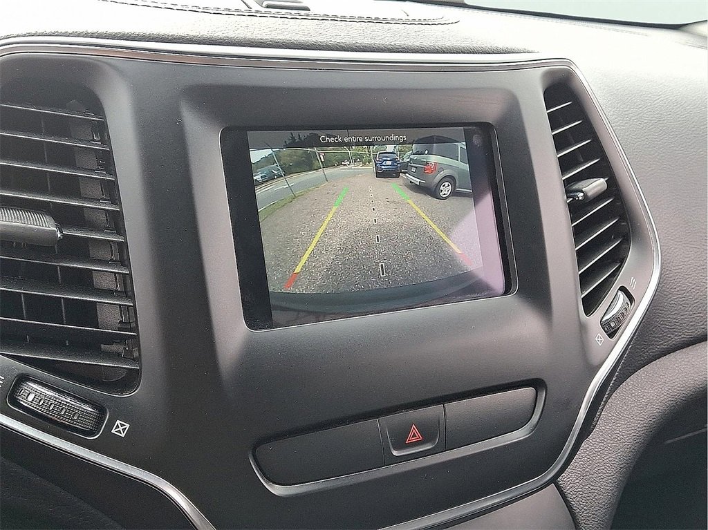 Used 2019 Jeep Cherokee Latitude Plus image 19