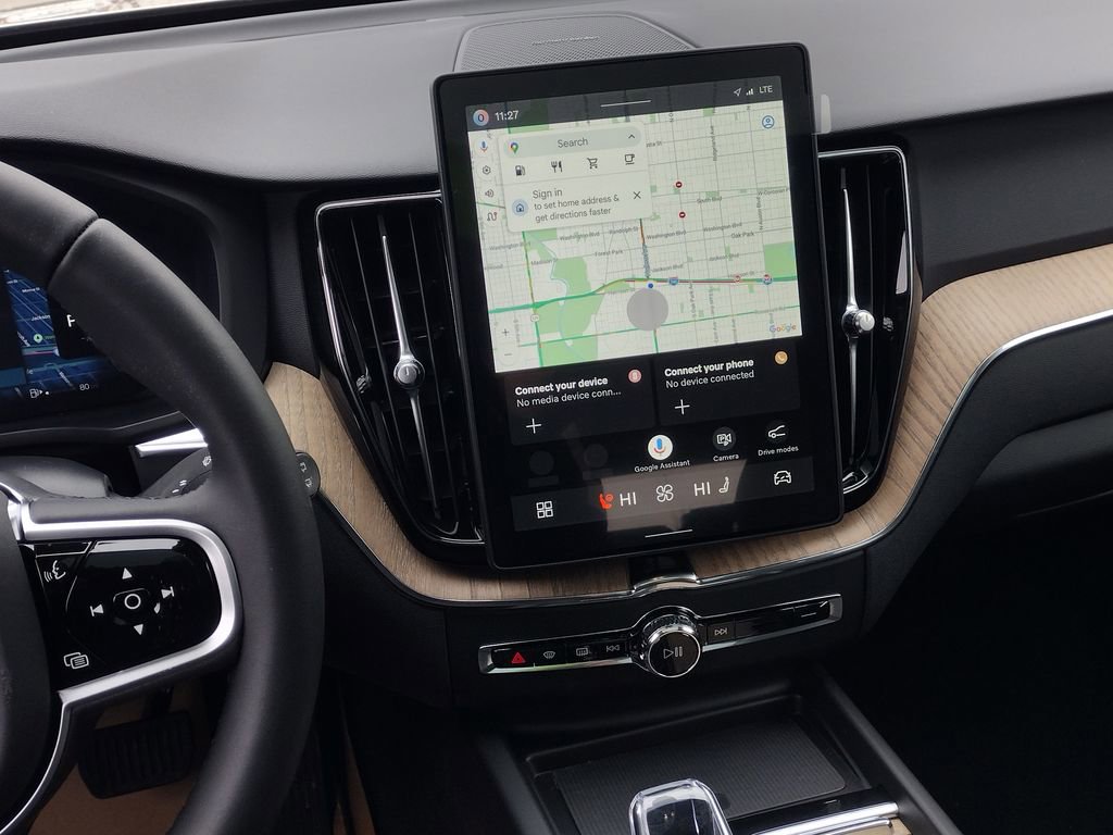 New 2026 Volvo XC60 B5 Plus w/ Climate Package image 25