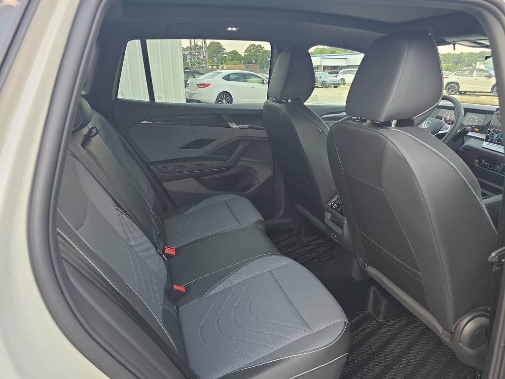 New 2026 Volkswagen Tiguan SE R-Line AWD/4WD image 32