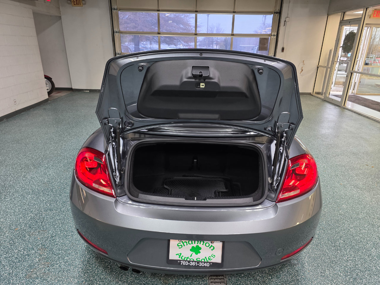 Used 2013 Volkswagen Beetle TDI image 25