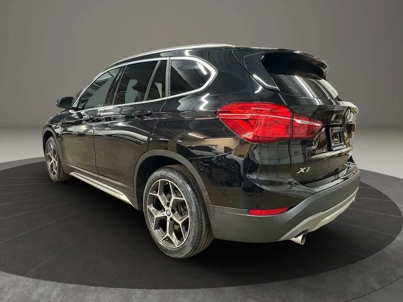 Used 2018 BMW X1 xDrive28i w/ Convenience Package AWD/4WD image 7