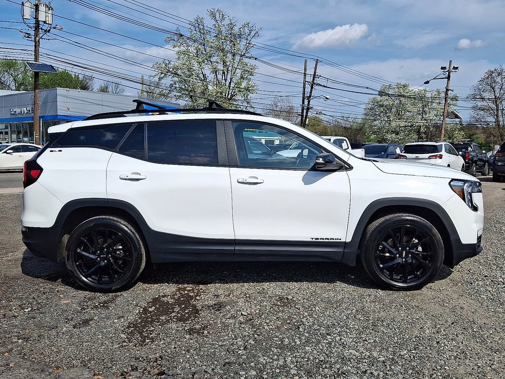 Used 2023 GMC Terrain SLE w/ Driver Convenience Package image 8