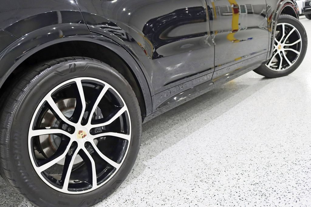 Used 2024 Porsche Cayenne Coupe AWD/4WD image 12