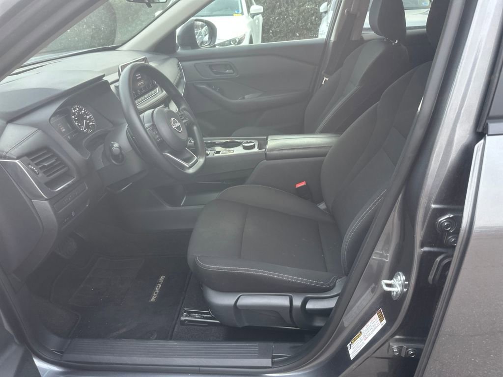 Used 2024 Nissan Rogue S image 4