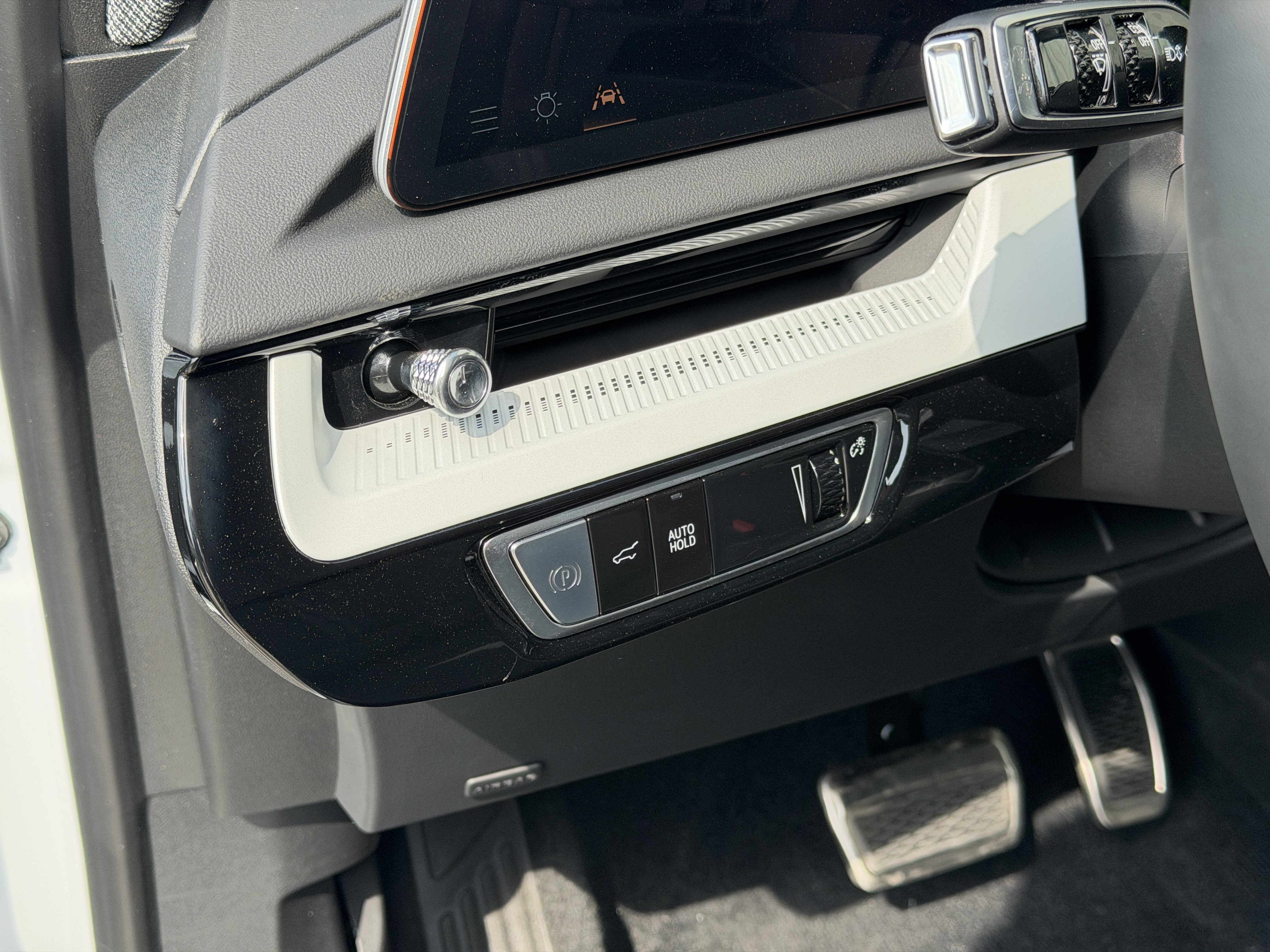 New 2027 Cadillac Optiq Luxury AWD/4WD image 16