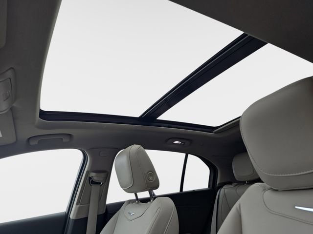 Used 2021 Cadillac XT4 Luxury w/ Cold Weather Package AWD/4WD image 32