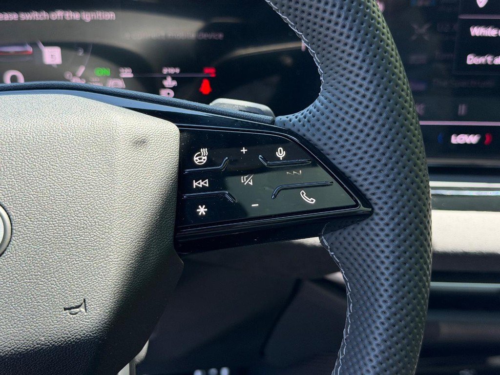 Used 2023 Audi S8 AWD/4WD image 31