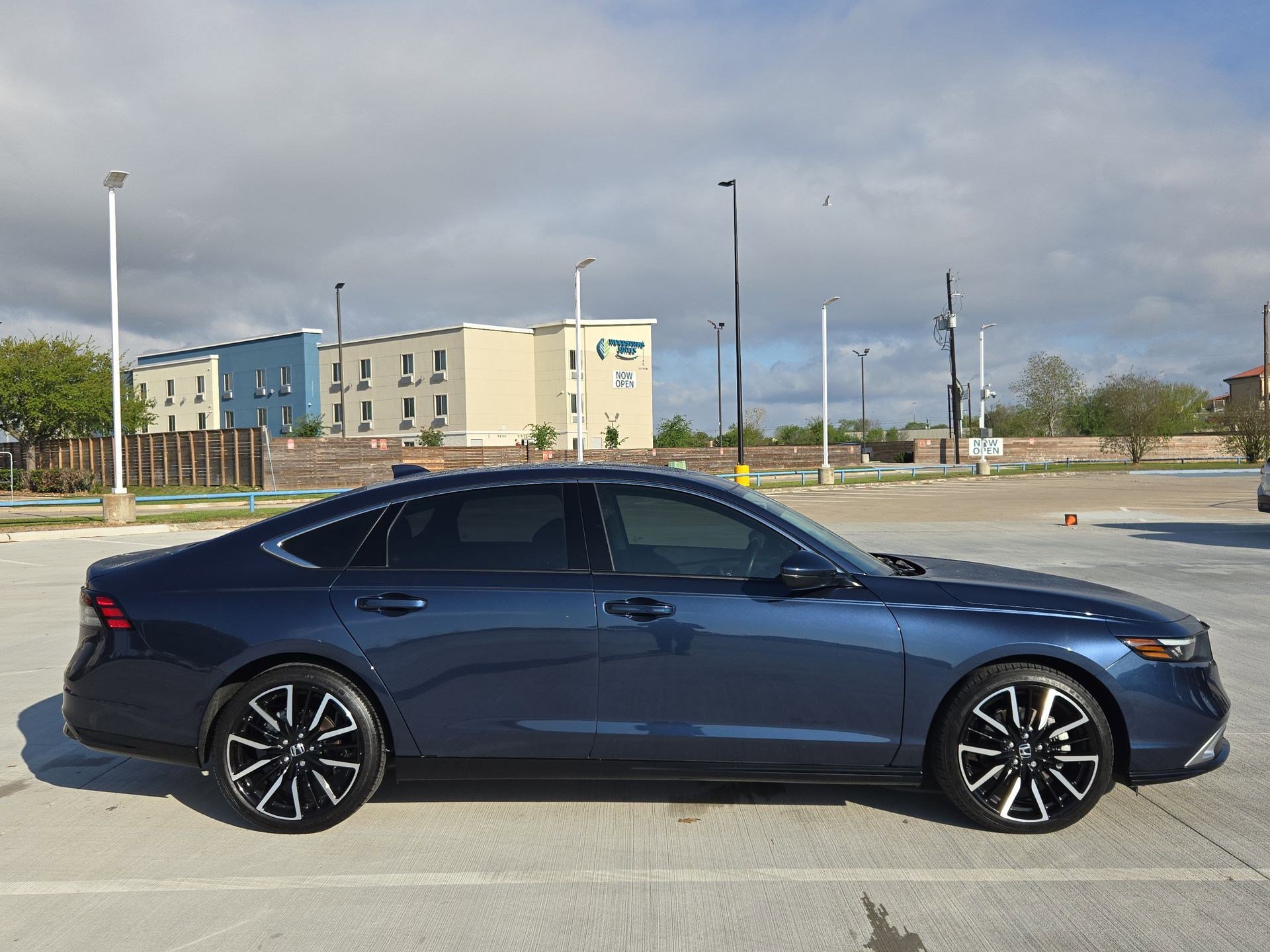 Used 2025 Honda Accord Touring image 2