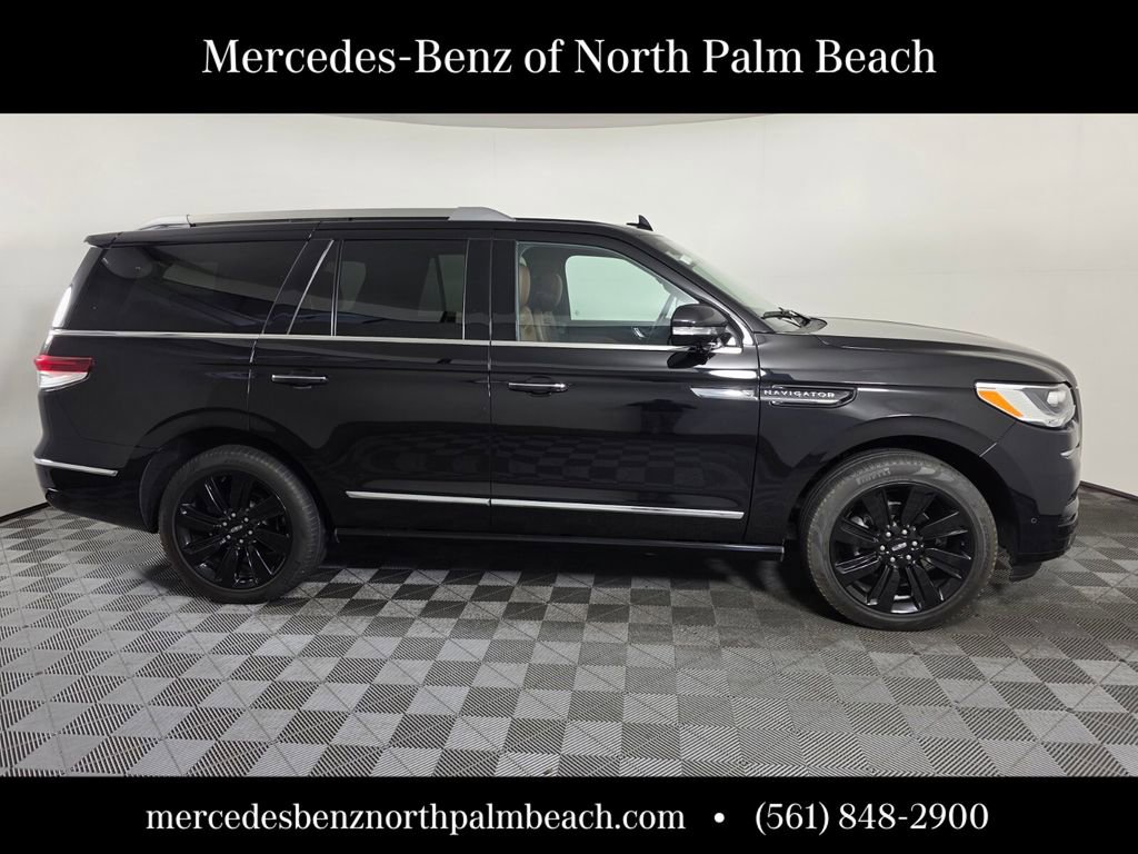 Used 2023 Lincoln Navigator Reserve image 7