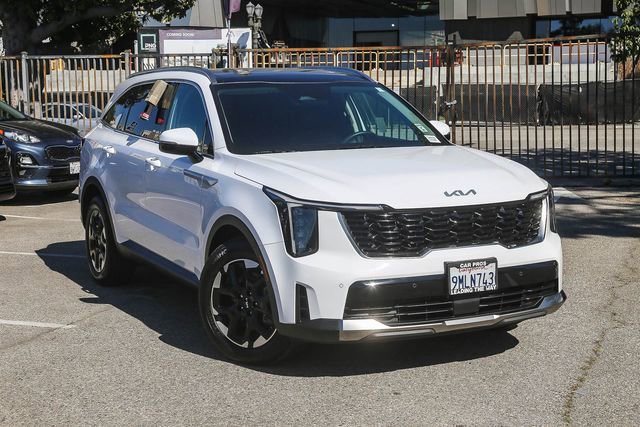 Used 2024 Kia Sorento S w/ Panoramic Sunroof Package image 2