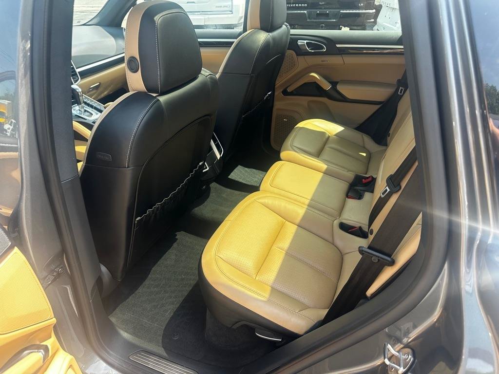 Used 2017 Porsche Cayenne AWD/4WD image 10