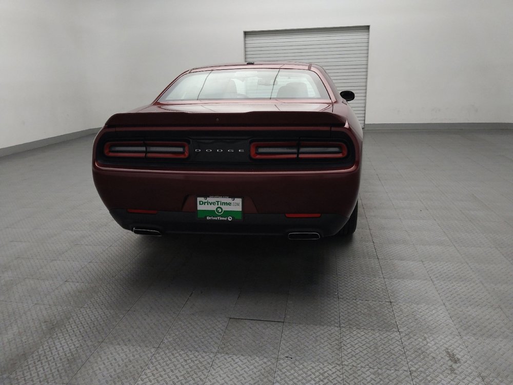 Used 2019 Dodge Challenger SXT image 7