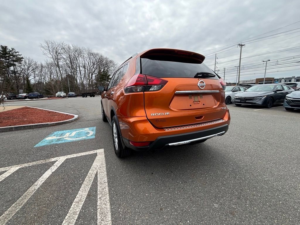 Used 2018 Nissan Rogue SV image 14