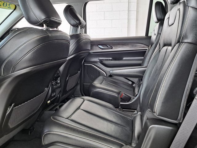 Used 2022 Jeep Grand Cherokee L Limited AWD/4WD image 25