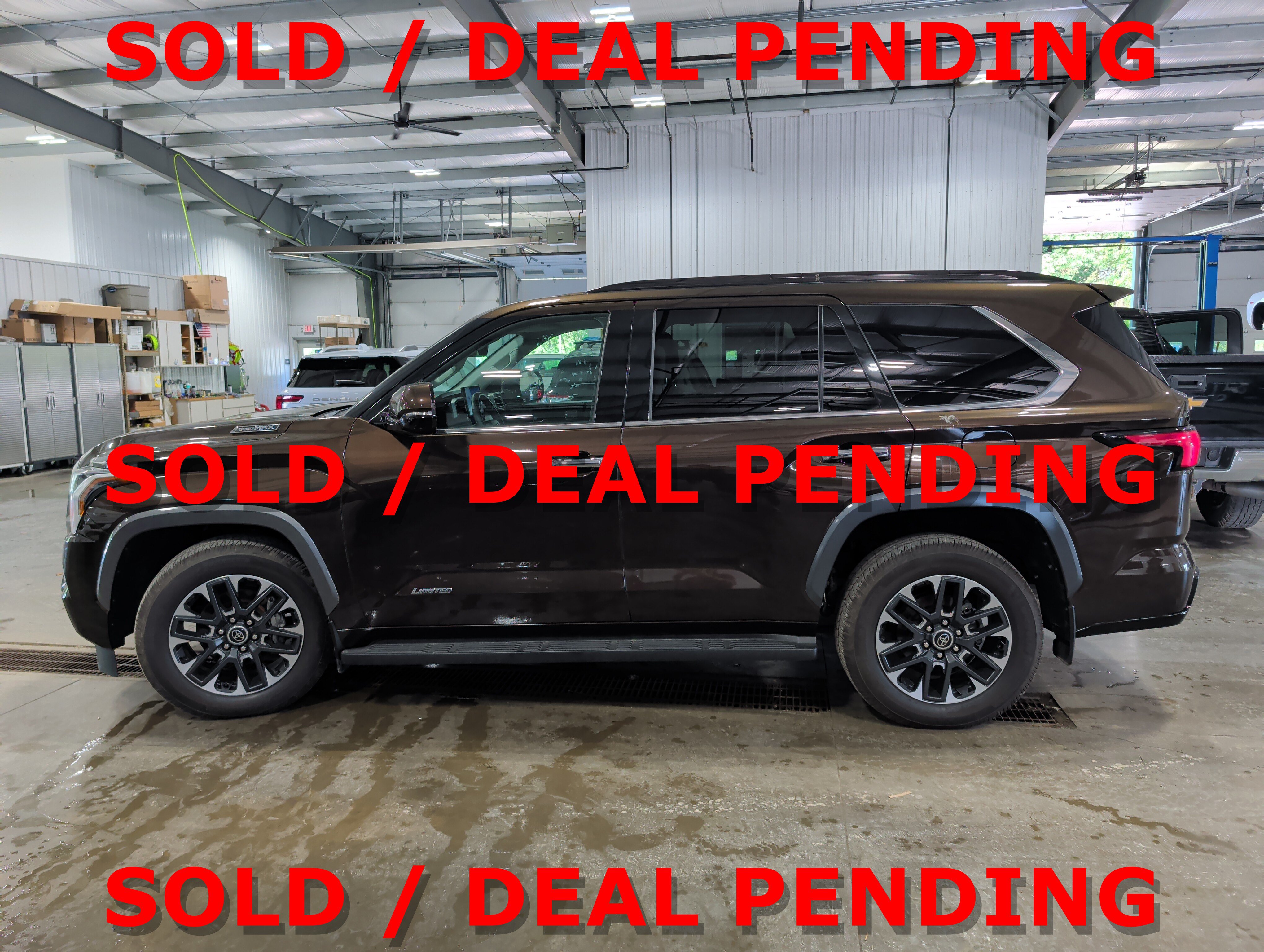 Used 2023 Toyota Sequoia Limited AWD/4WD image 5
