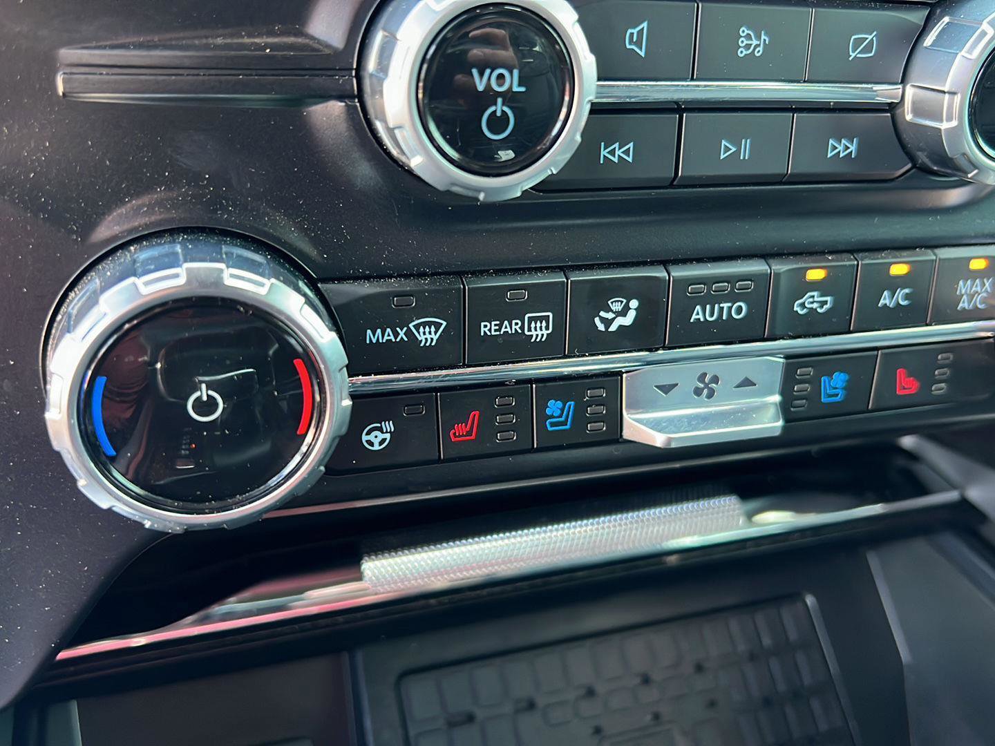 Certified 2024 Ford F150 Platinum w/ FX4 Off-Road Package AWD/4WD image 29