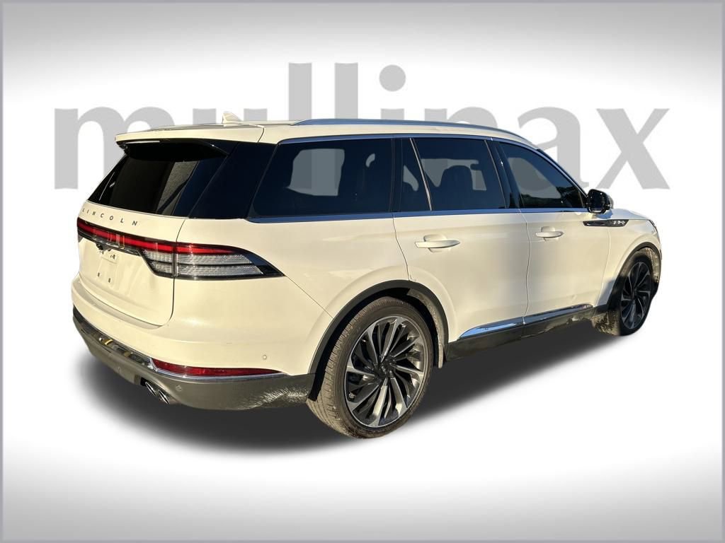 Used 2020 Lincoln Aviator Reserve w/ Equipment Group 202A image 2